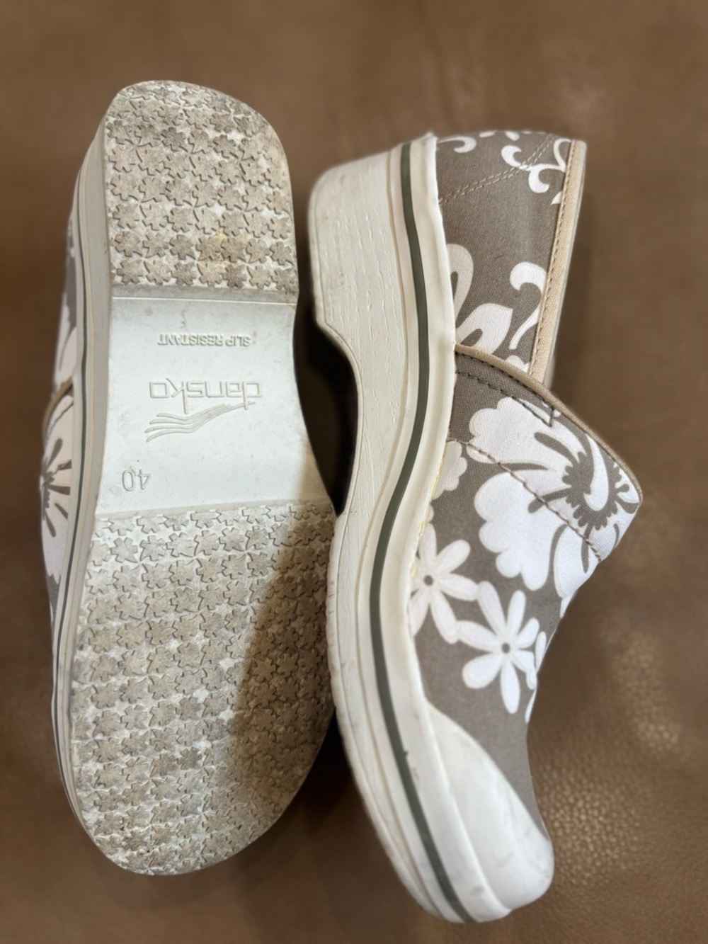 Dansko nursing vegan volley canvas Floral Slip-On closed-back clogs - Picture 4 of 6